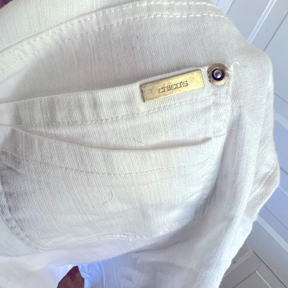 Chicos No Stain Girlfriend Jeans size 0 - Picture 5 of 6